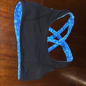 I’m selling a reversible sports bra size 6